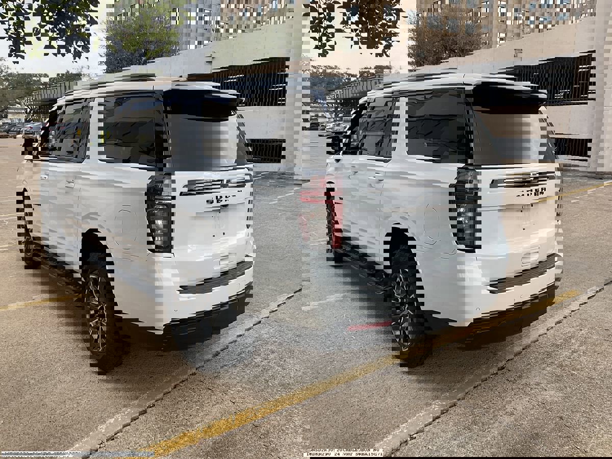 Used 2024 Chevrolet Suburban Z71 w/ Luxury Package image 4