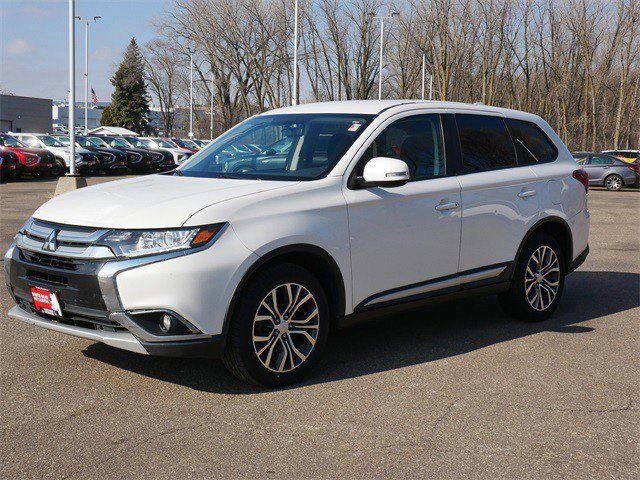 Used 2018 Mitsubishi Outlander SE image 3