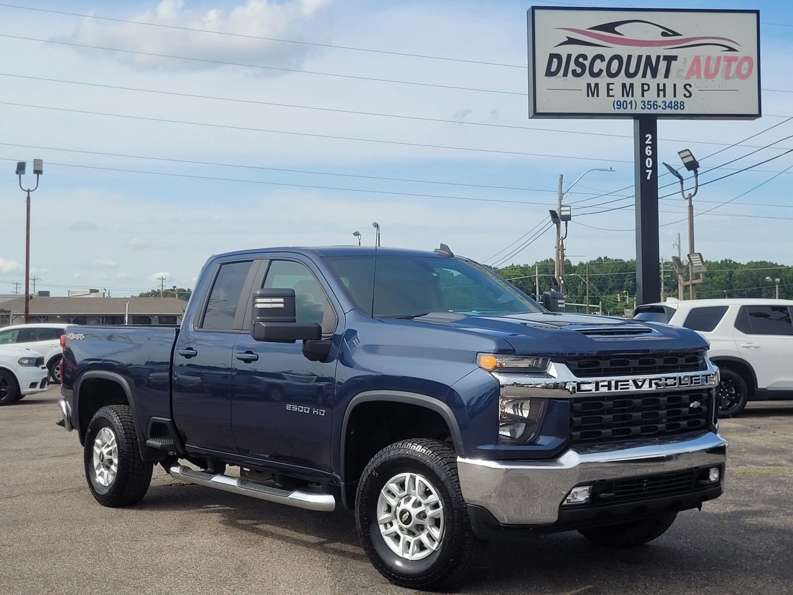 Used 2022 Chevrolet Silverado 2500 LT w/ Convenience Package AWD/4WD image 2
