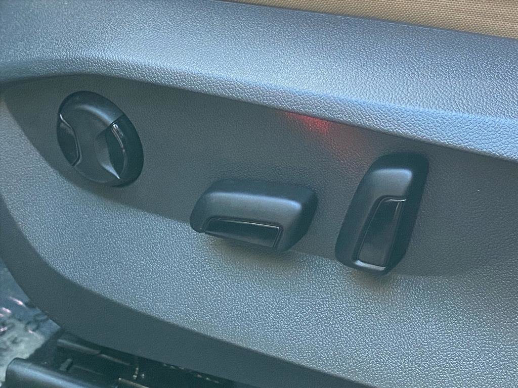 Certified 2023 Volkswagen Tiguan SE w/ Panoramic Sunroof Package image 12