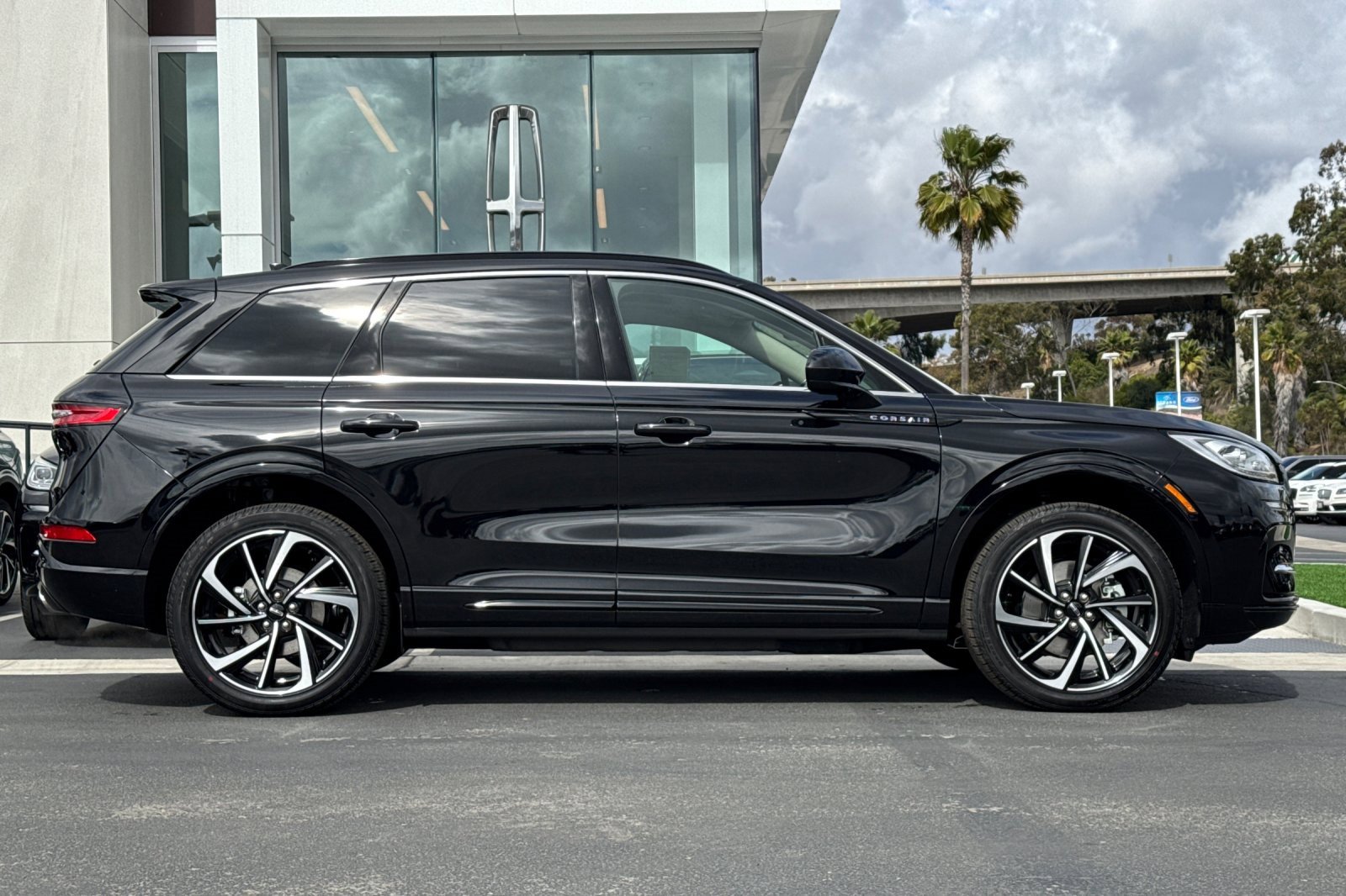 New 2025 Lincoln Corsair Grand Touring image 2