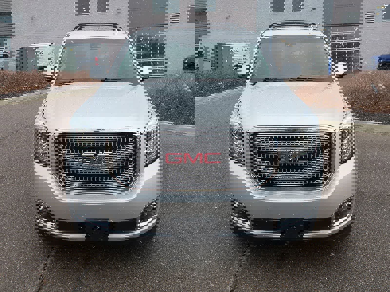 Used 2017 GMC Yukon Denali image 3