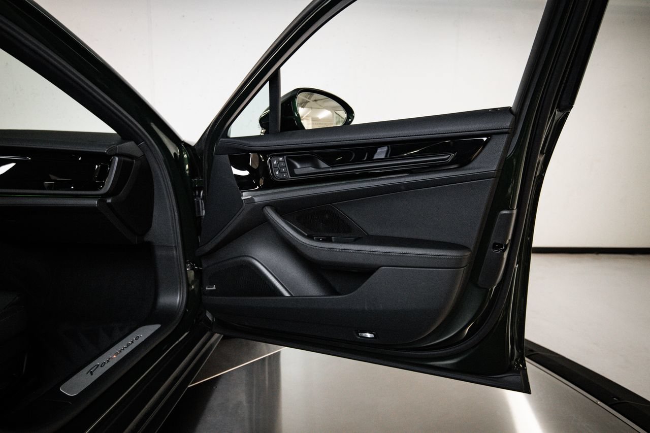 Certified 2025 Porsche Panamera image 27