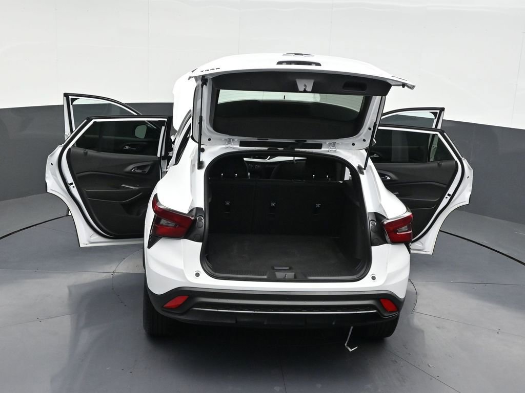 Used 2025 Chevrolet Trax RS w/ Driver Confidence Package image 40