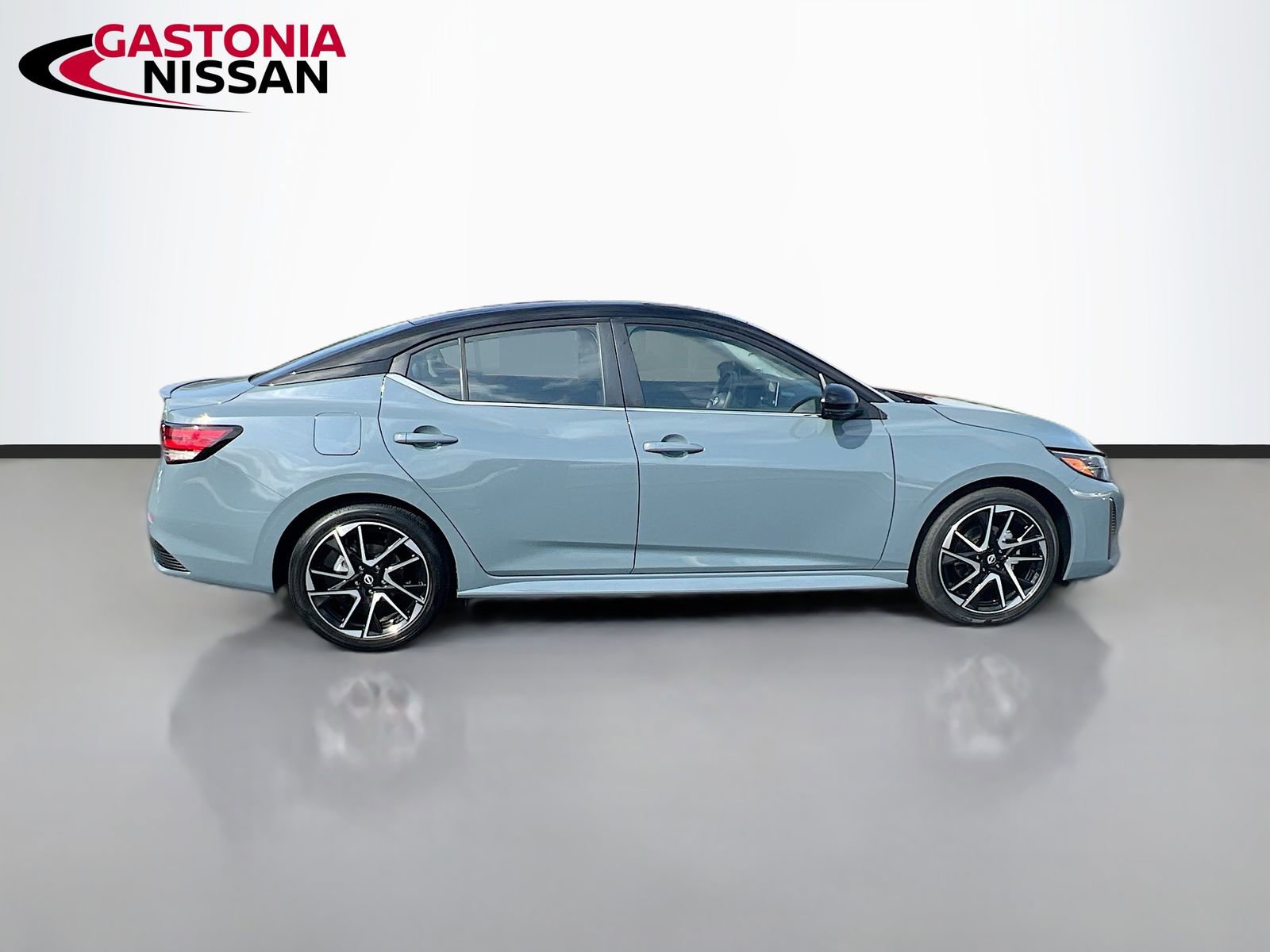 Used 2025 Nissan Sentra SR w/ SR Premium Package image 10