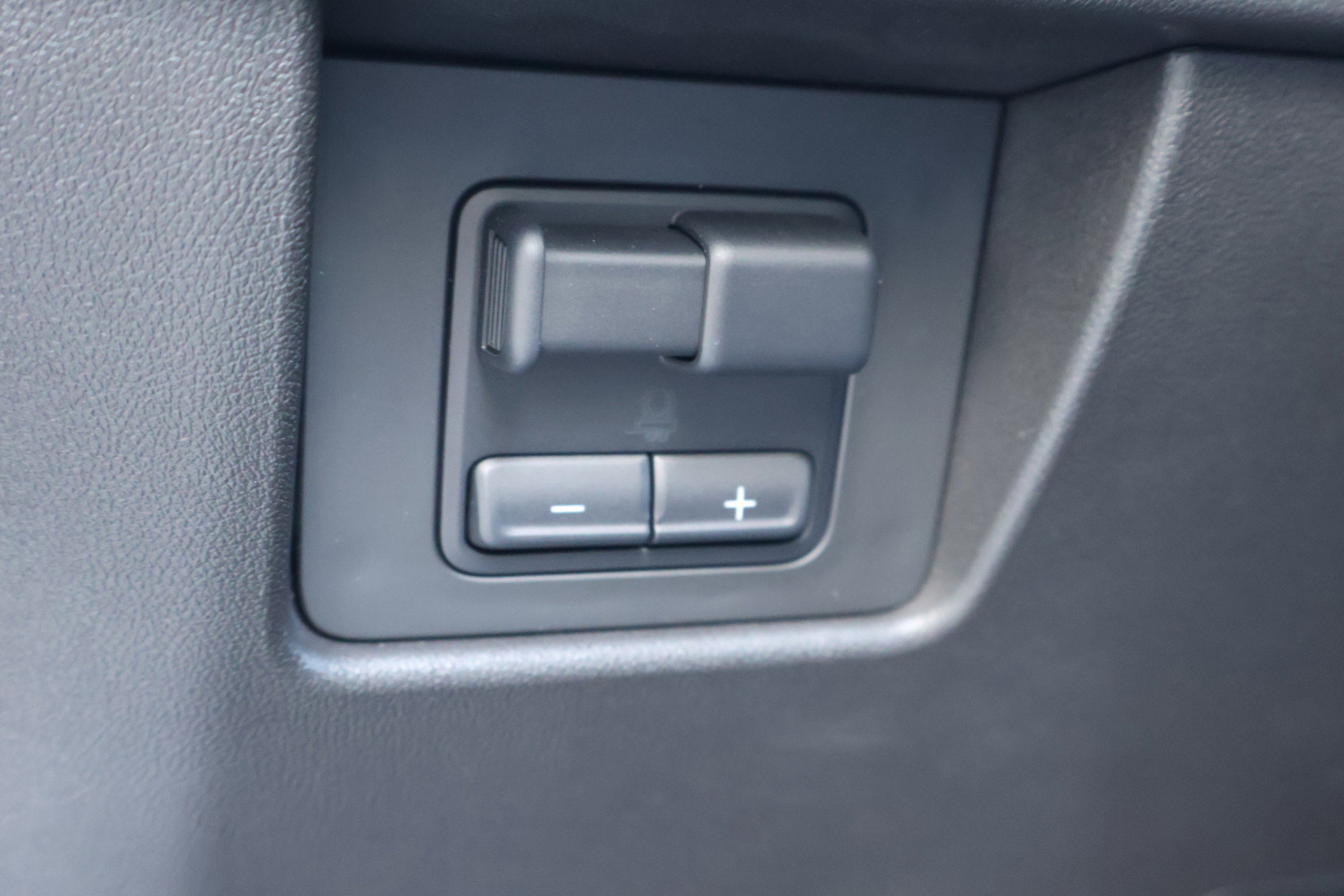 Used 2025 GMC Canyon Denali image 24