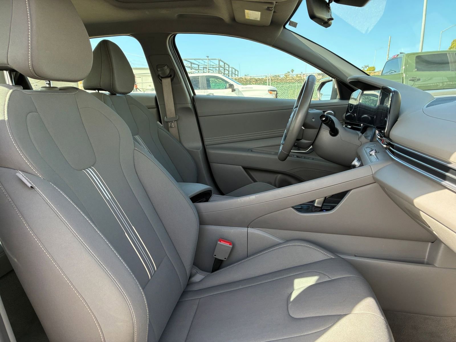 Used 2025 Hyundai Elantra SEL FWD image 37