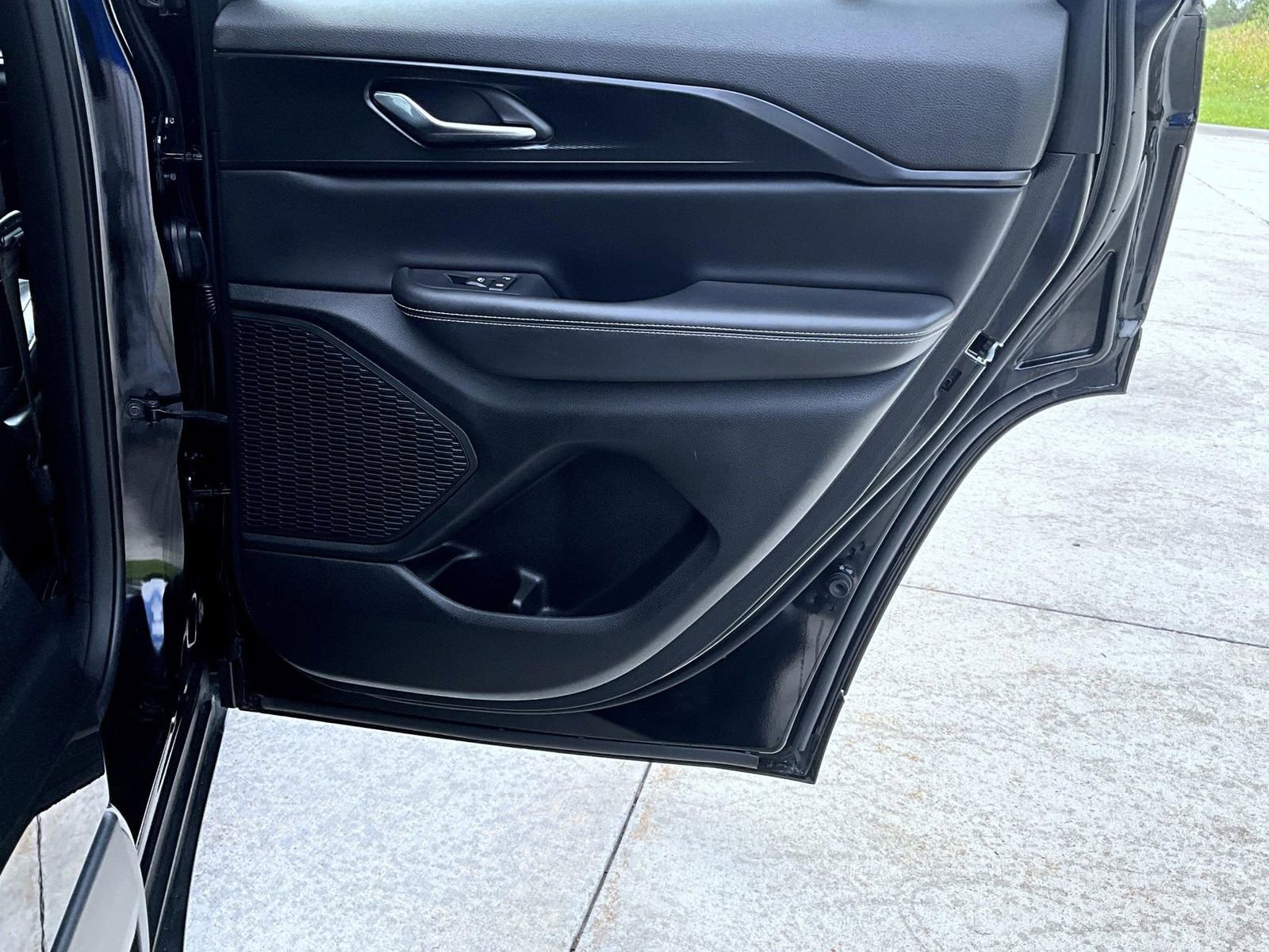 Used 2024 Jeep Grand Cherokee Altitude image 21