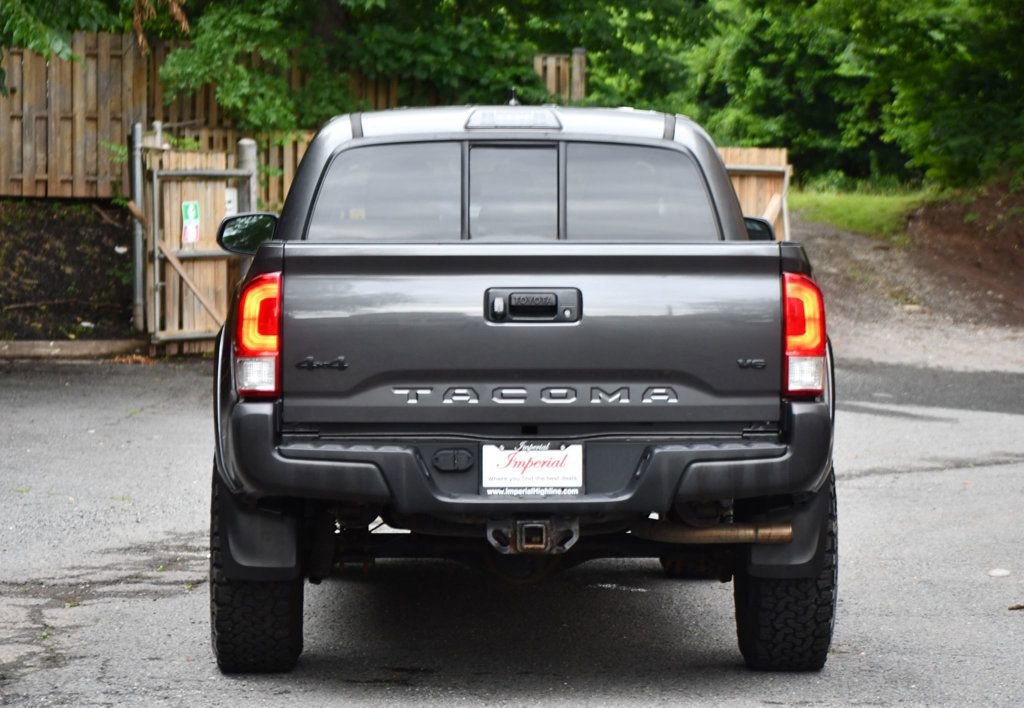 Used 2017 Toyota Tacoma TRD Sport image 5