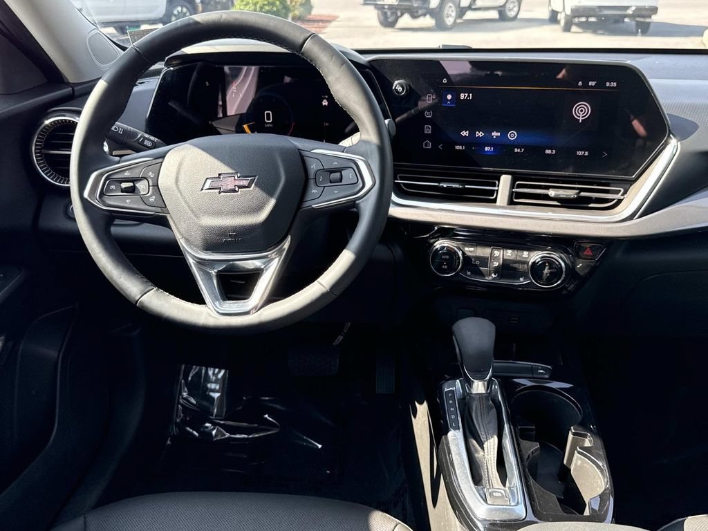 Used 2024 Chevrolet Trax ACTIV FWD image 3