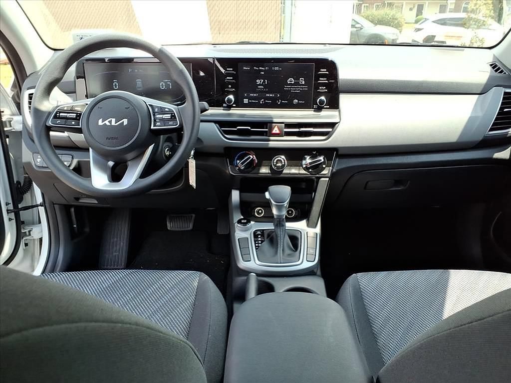 Used 2025 Kia Seltos LX AWD/4WD image 5