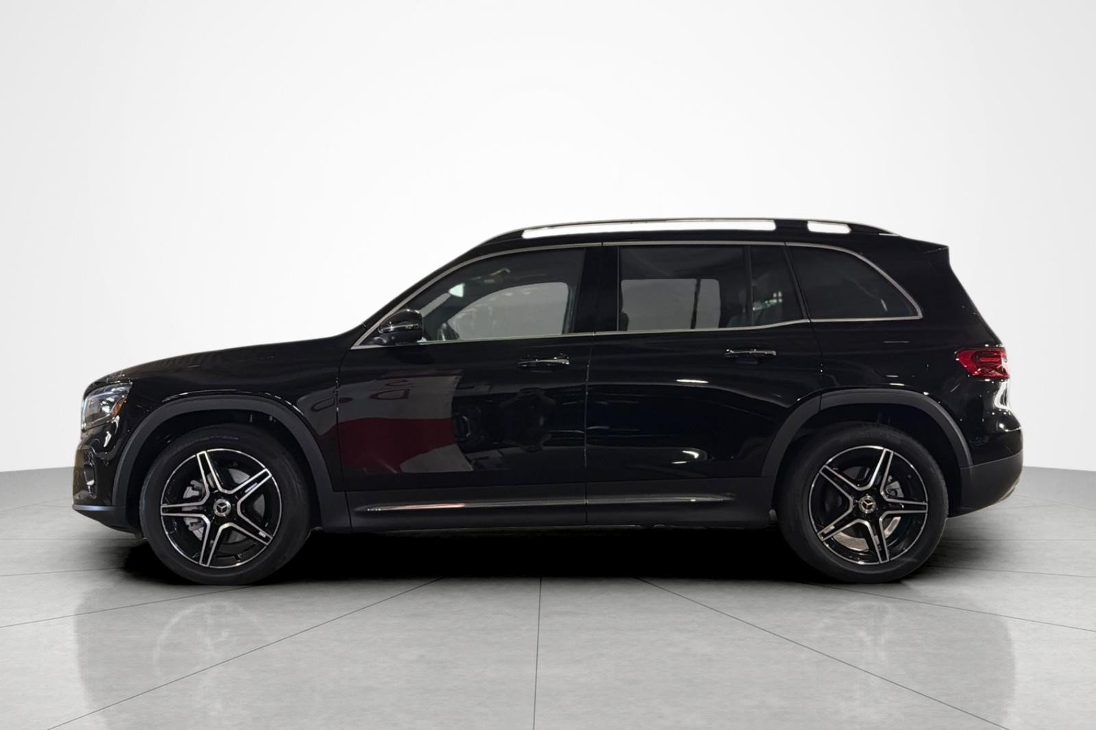 New 2026 Mercedes-Benz GLB 250 image 2