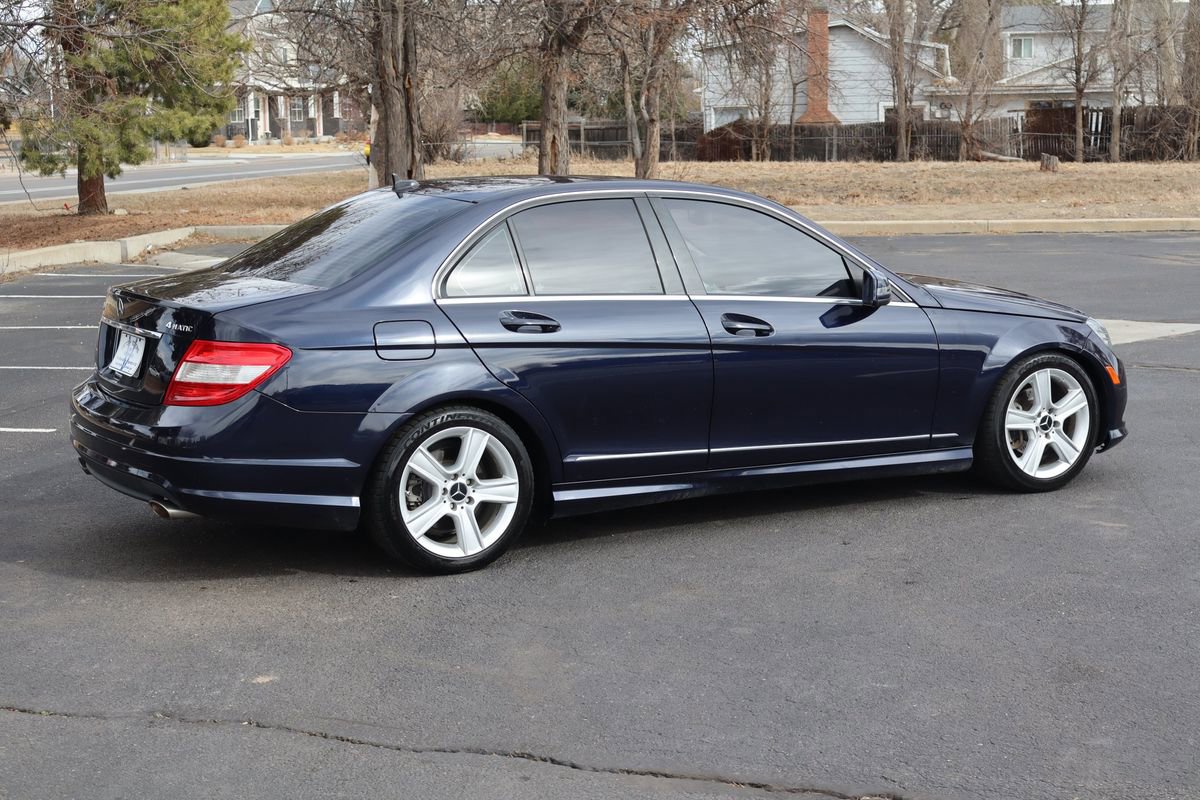 Used 2011 Mercedes-Benz C 300 4MATIC Sedan image 4