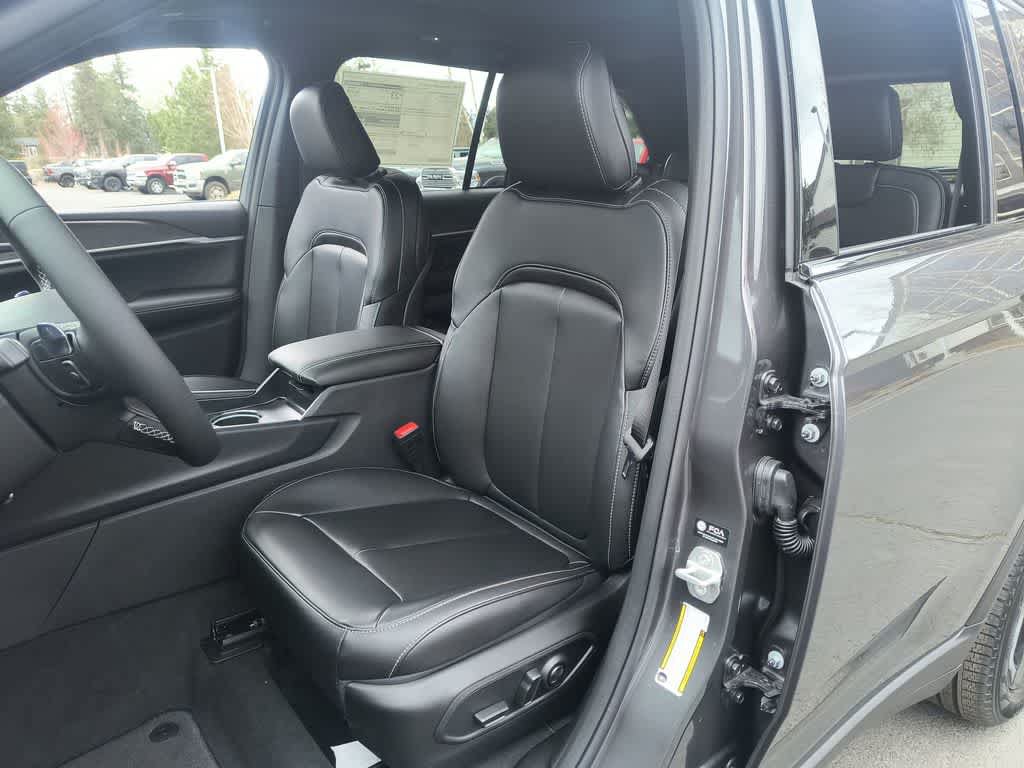 New 2026 Jeep Grand Cherokee Limited w/ Limited Altitude Package AWD/4WD image 11