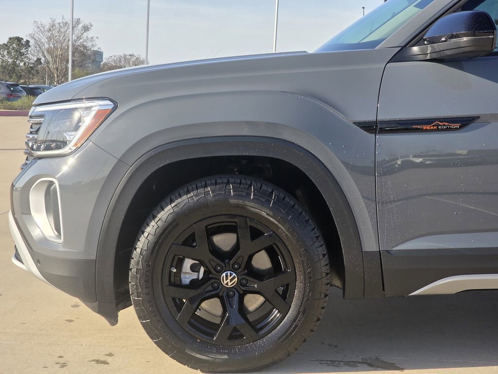 Used 2025 Volkswagen Atlas Peak Edition SE image 5