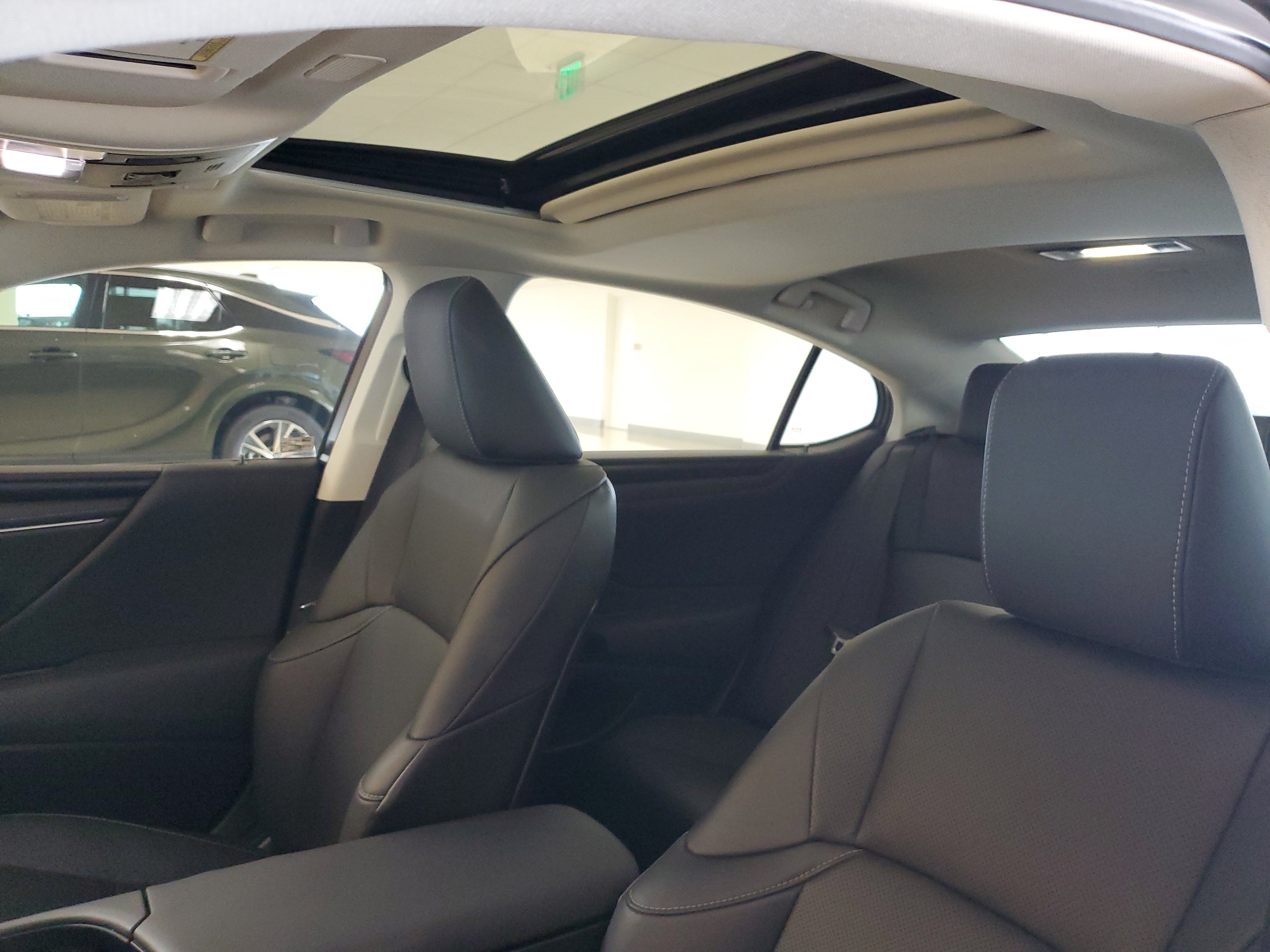 Used 2024 Lexus ES 350 w/ Premium Package FWD image 17