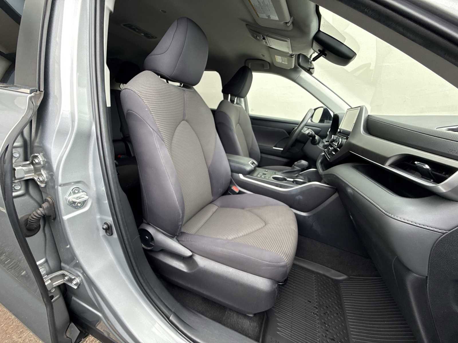 Used 2023 Toyota Highlander L FWD image 25