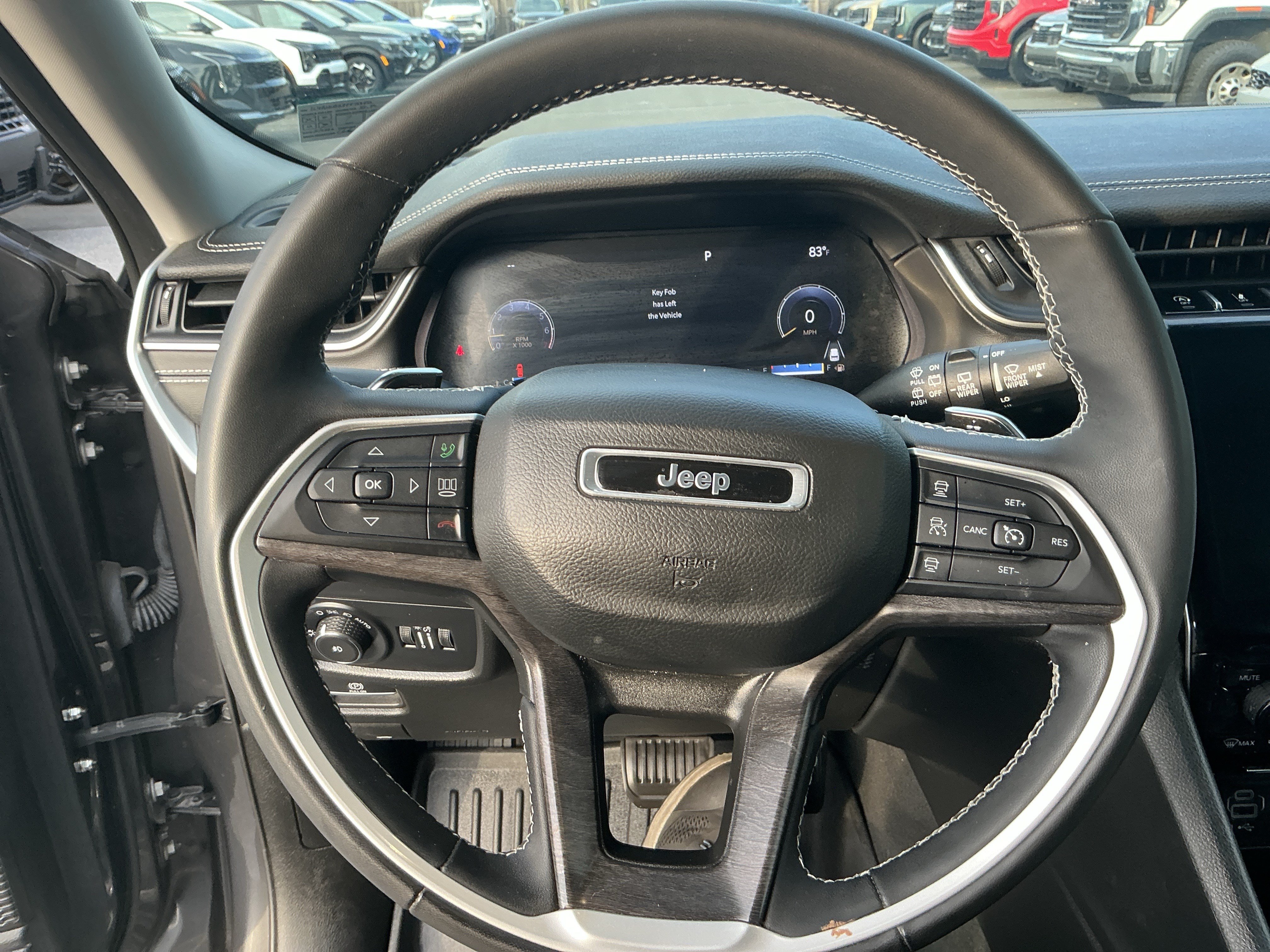 Used 2023 Jeep Grand Cherokee L Limited AWD/4WD image 16