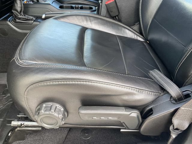 Used 2019 Jeep Wrangler Unlimited Sahara w/ Dual Top Group AWD/4WD image 19