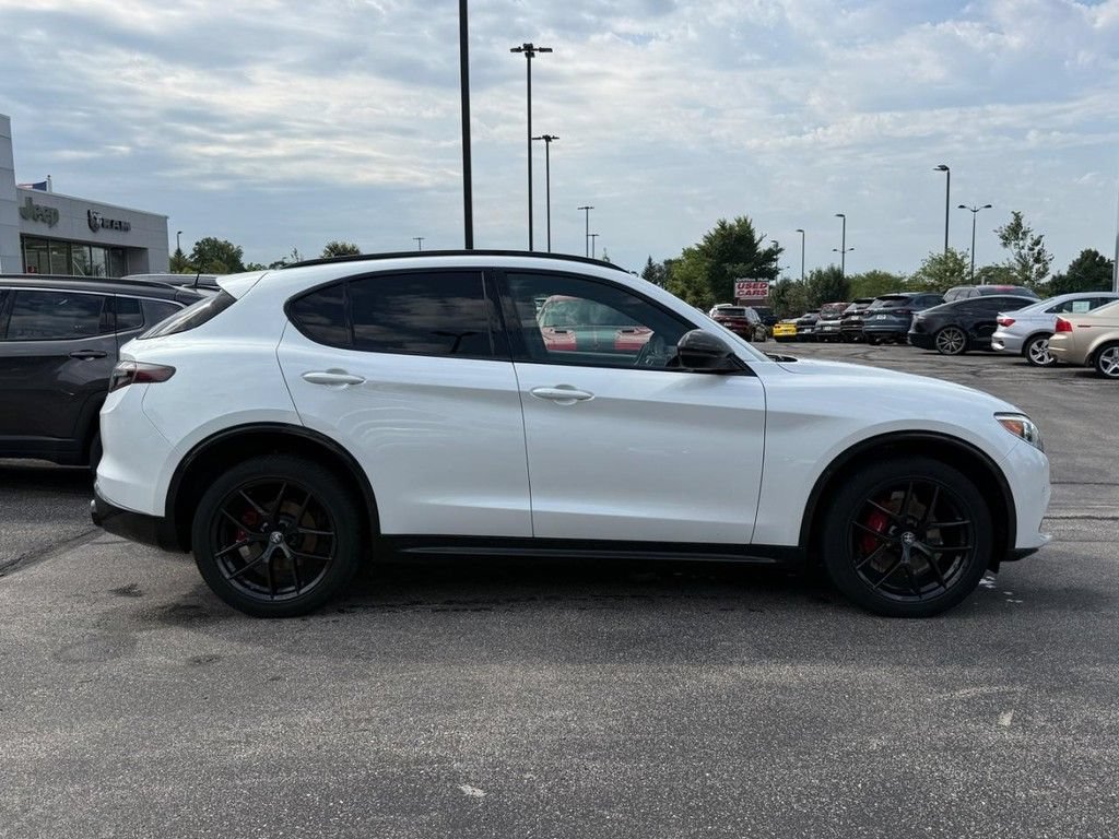 Used 2021 Alfa Romeo Stelvio Ti Sport AWD/4WD image 2