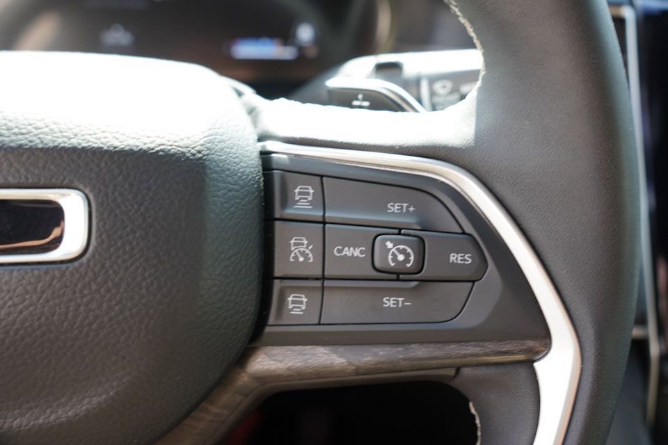 Certified 2025 Jeep Grand Cherokee Limited image 33