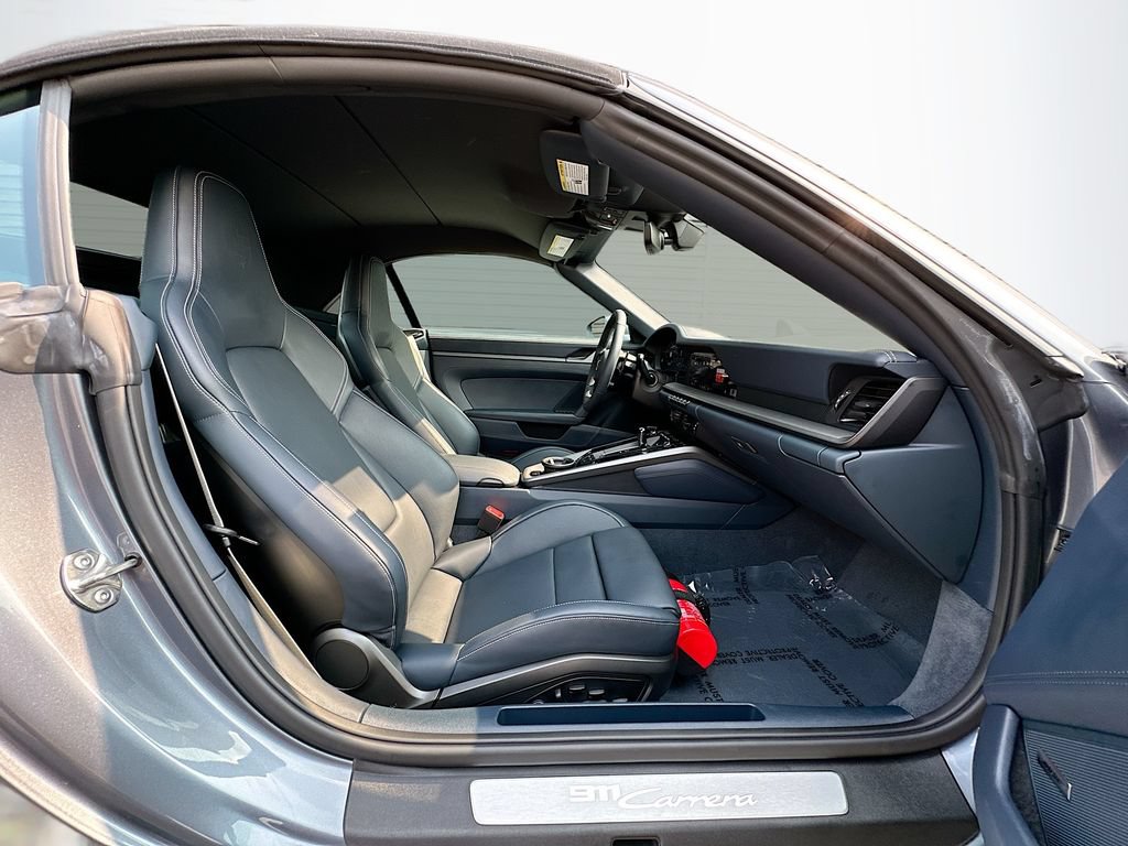 Certified 2025 Porsche 911 Carrera Cabriolet RWD image 29