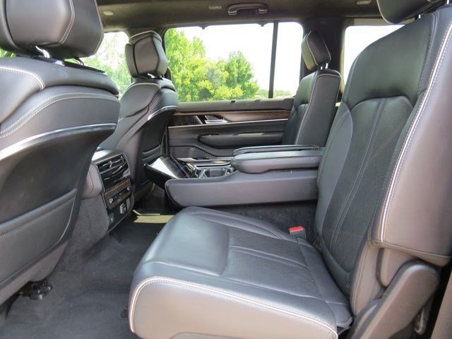 Used 2023 Jeep Grand Wagoneer Series II AWD/4WD image 3
