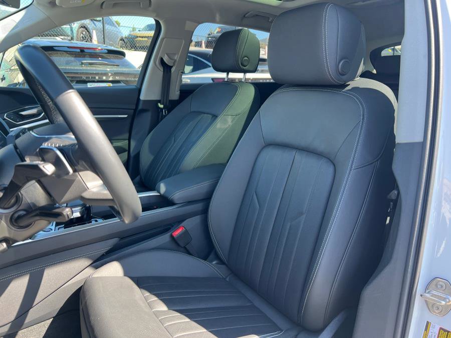 Used 2024 Audi Q8 e-tron Premium Plus w/ Premium Plus Package image 19