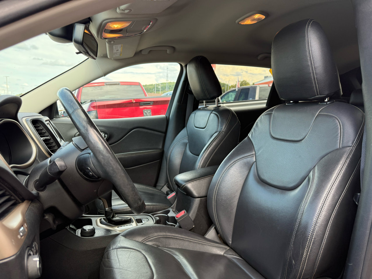 Used 2017 Jeep Cherokee Latitude w/ Safety/Convenience Group image 18