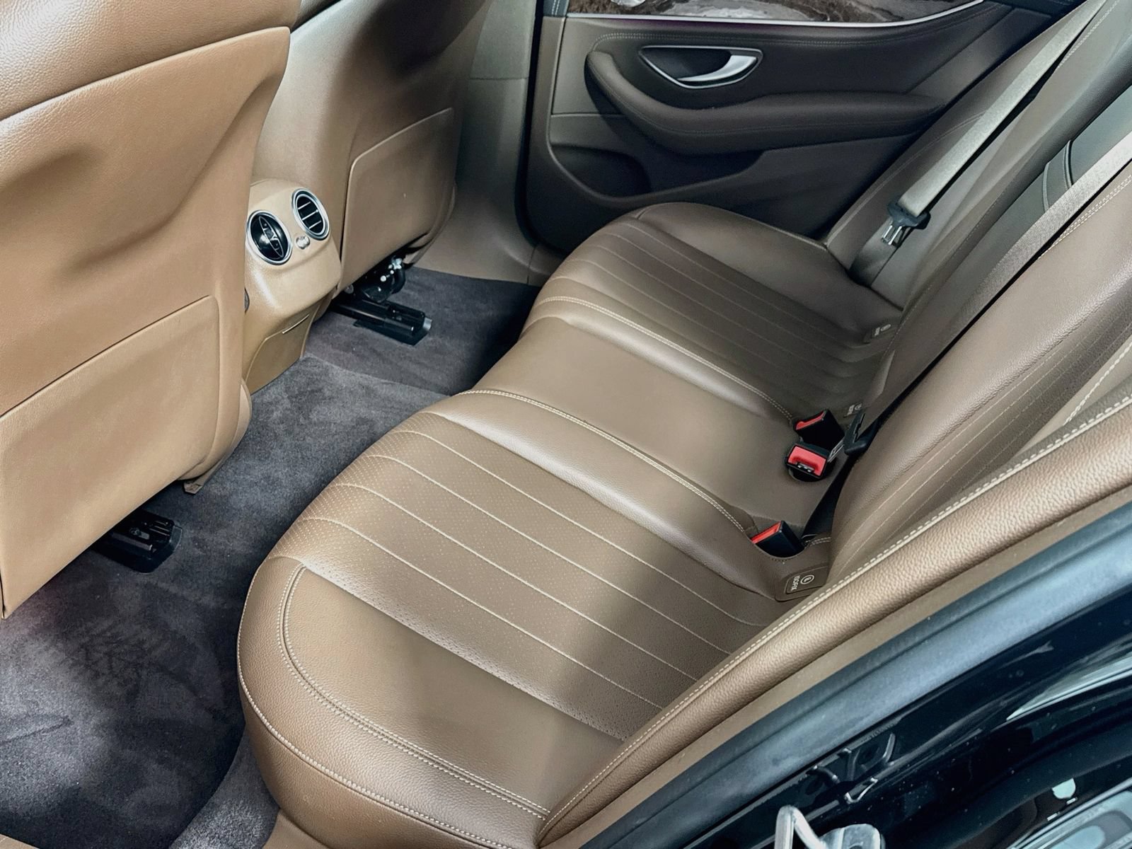 Used 2019 Mercedes-Benz E 300 4MATIC image 28