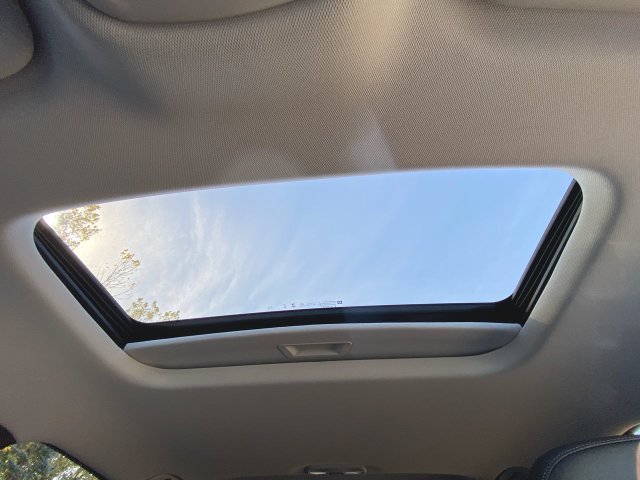 Used 2025 Chevrolet Trax LT w/ Sunroof Package FWD image 18