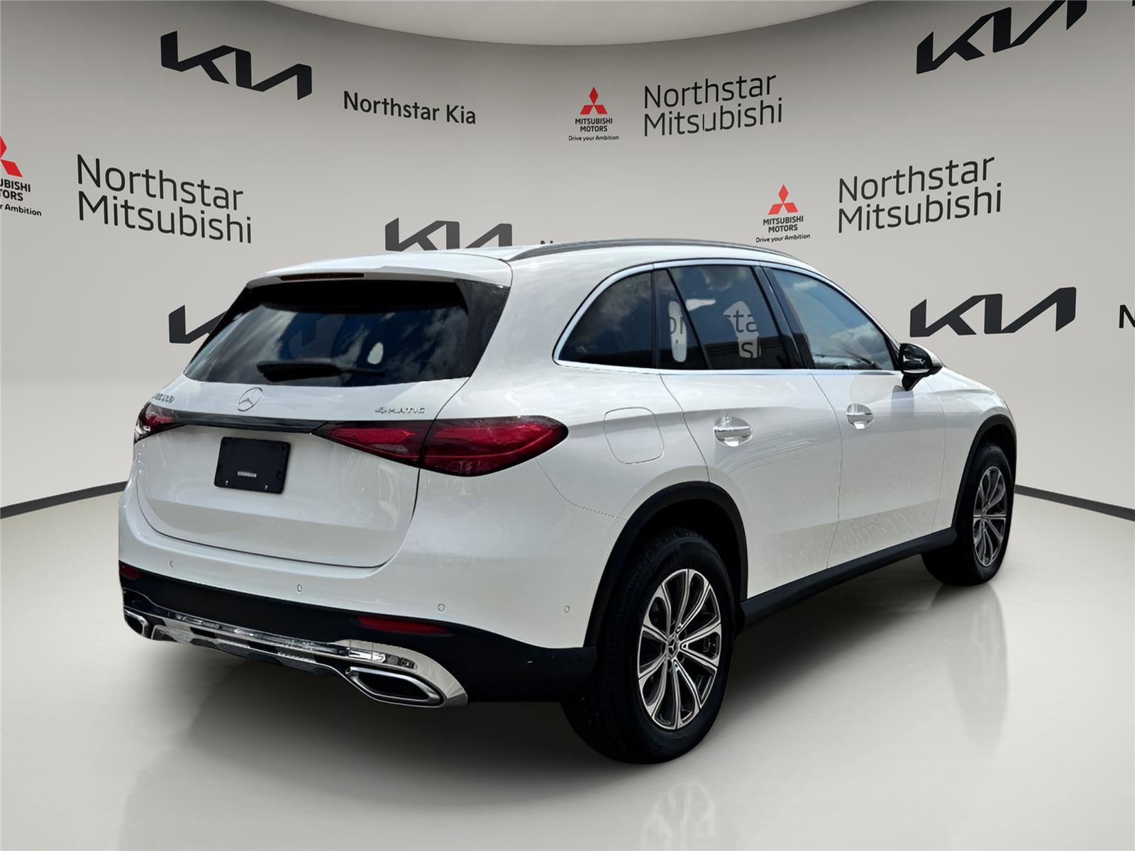 Used 2023 Mercedes-Benz GLC 300 4MATIC image 4