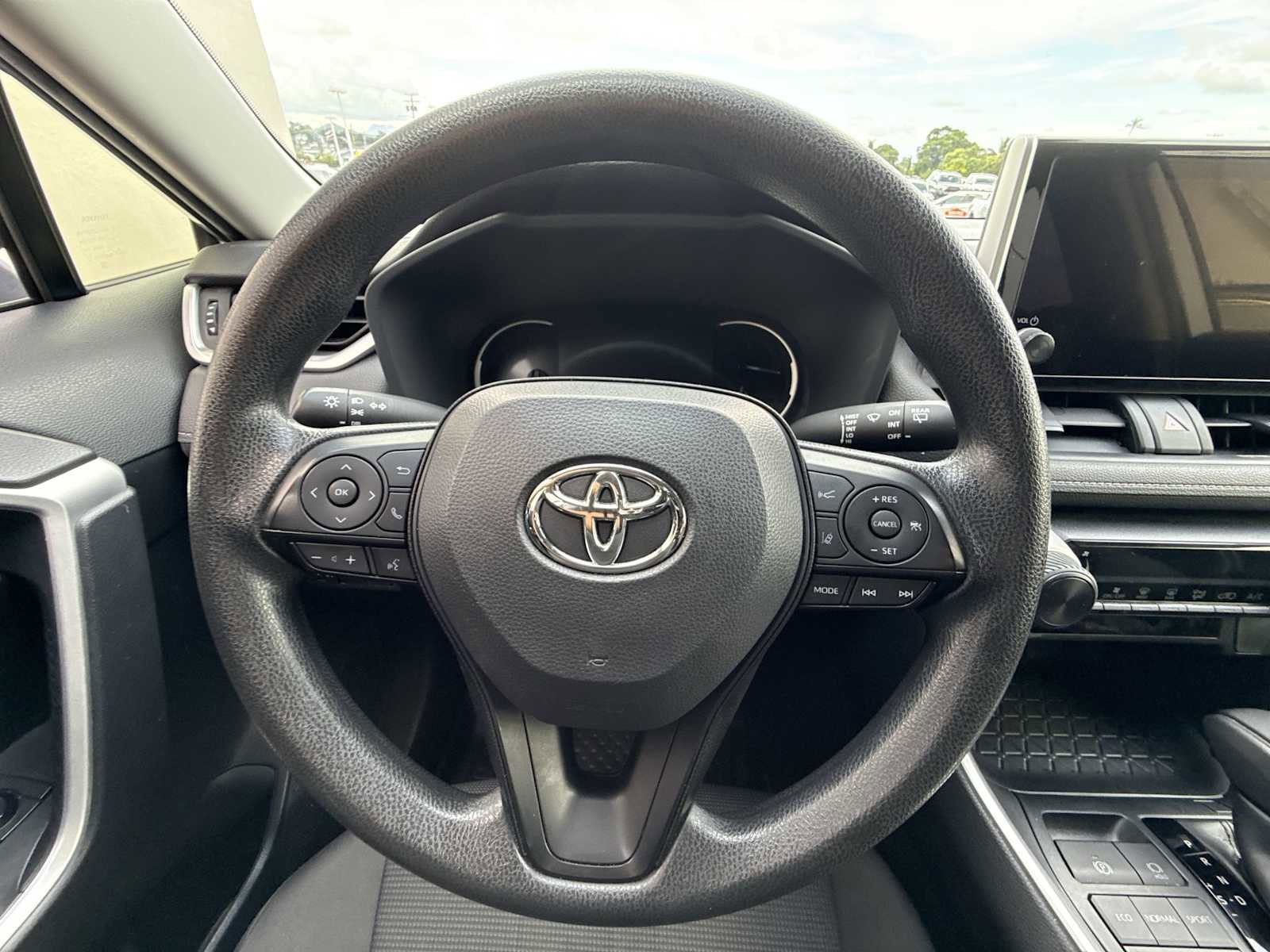 Used 2023 Toyota RAV4 LE FWD image 15