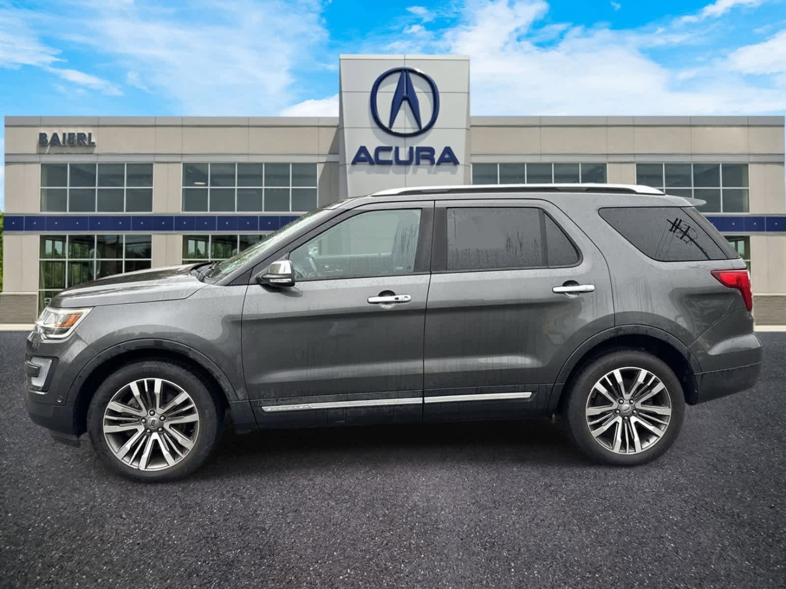 Used 2017 Ford Explorer Platinum AWD/4WD image 2