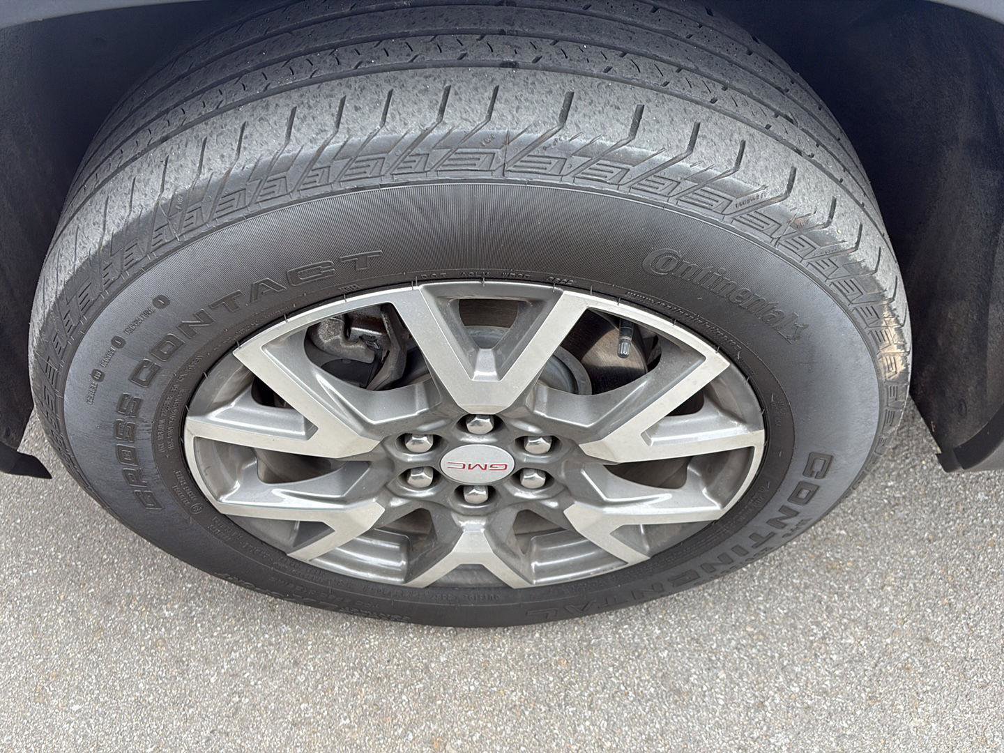 Used 2023 GMC Acadia SLE image 6