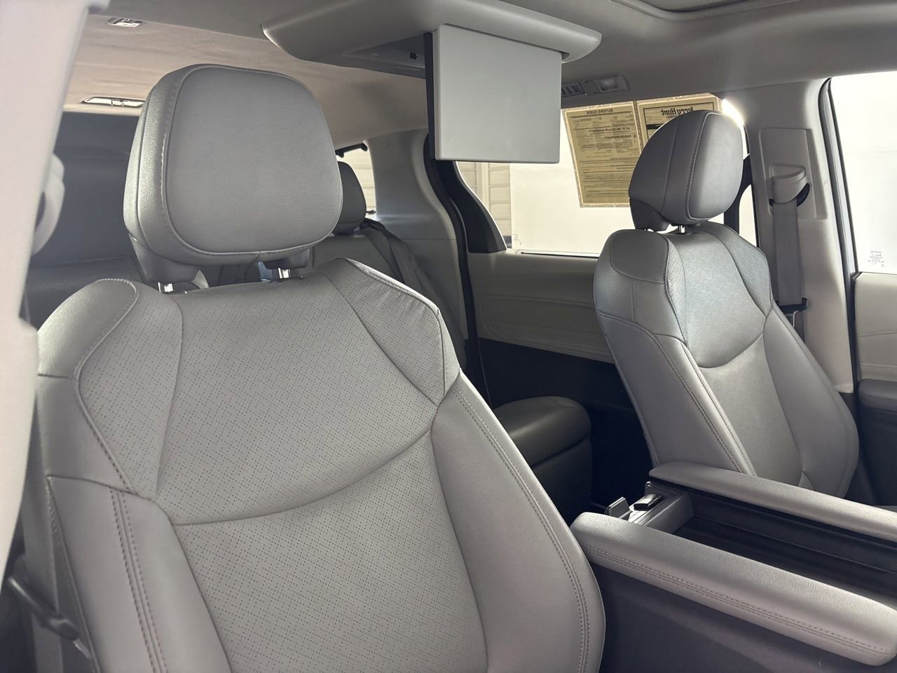 Used 2024 Toyota Sienna Limited AWD/4WD image 30
