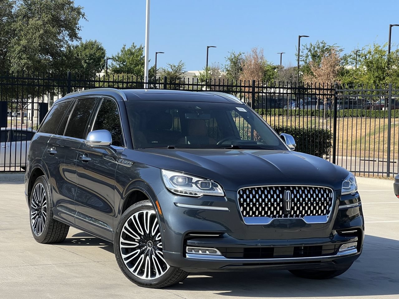 Used 2021 Lincoln Aviator Black Label w/ Dynamic Handling Package AWD/4WD image 2