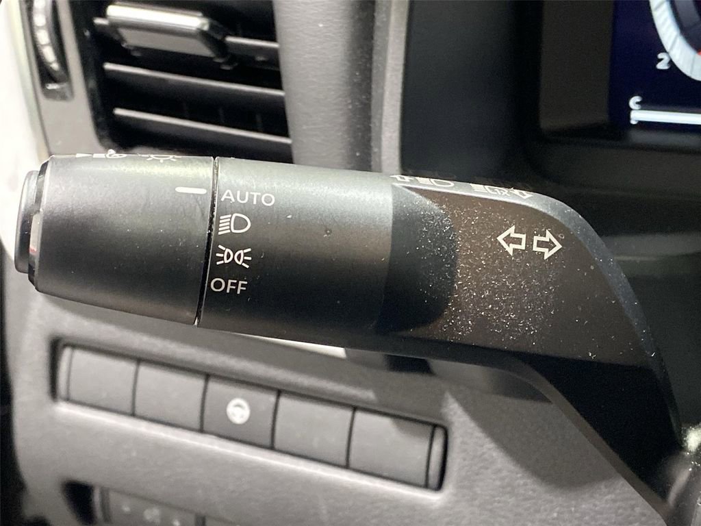 Used 2024 Nissan Rogue Platinum AWD/4WD image 36