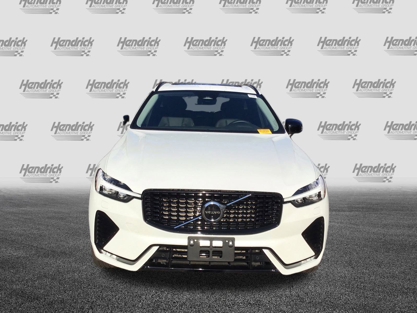 Certified 2025 Volvo XC60 B5 Plus image 3