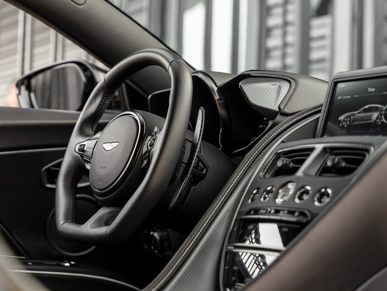 Used 2023 Aston Martin DBS Coupe image 45