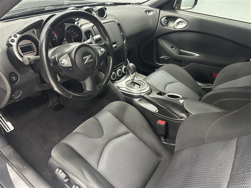 Used 2011 Nissan 370Z Coupe w/ Sport Pkg RWD image 2