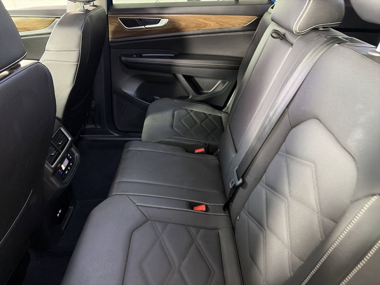Used 2025 Volkswagen Atlas SE AWD/4WD image 21