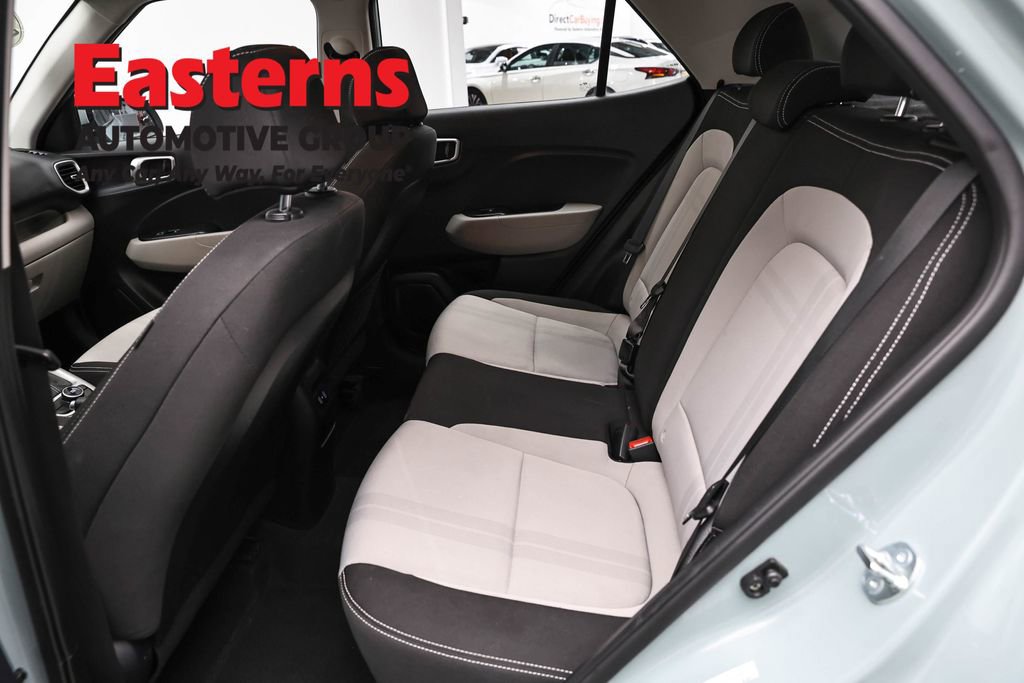 Used 2025 Hyundai Venue SEL FWD image 22