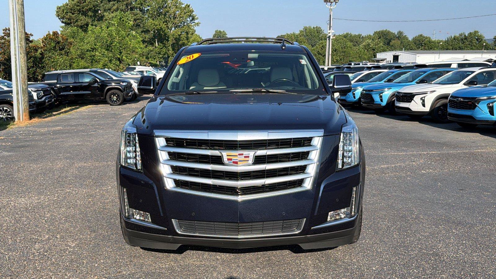 Used 2020 Cadillac Escalade Luxury RWD image 2