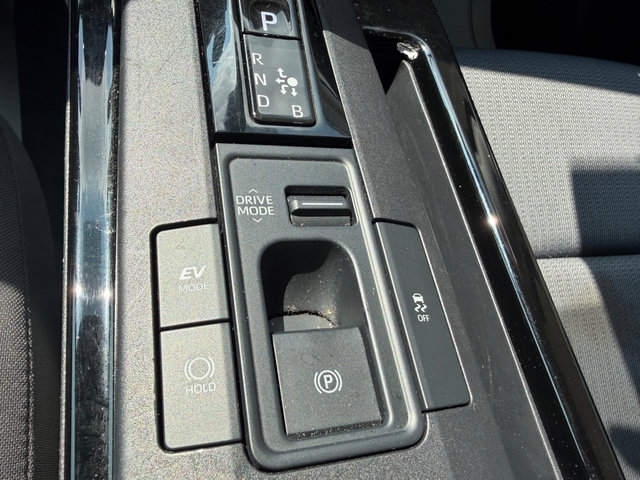 Used 2025 Toyota Prius LE FWD image 25