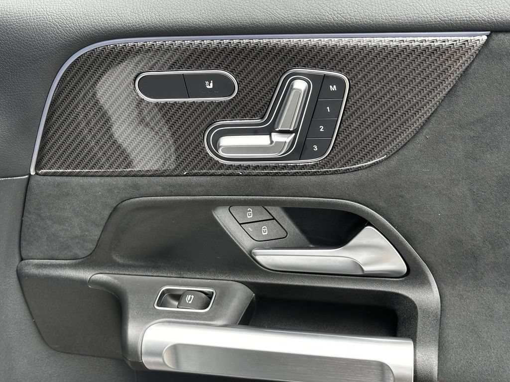 Certified 2025 Mercedes-Benz GLB 250 image 17