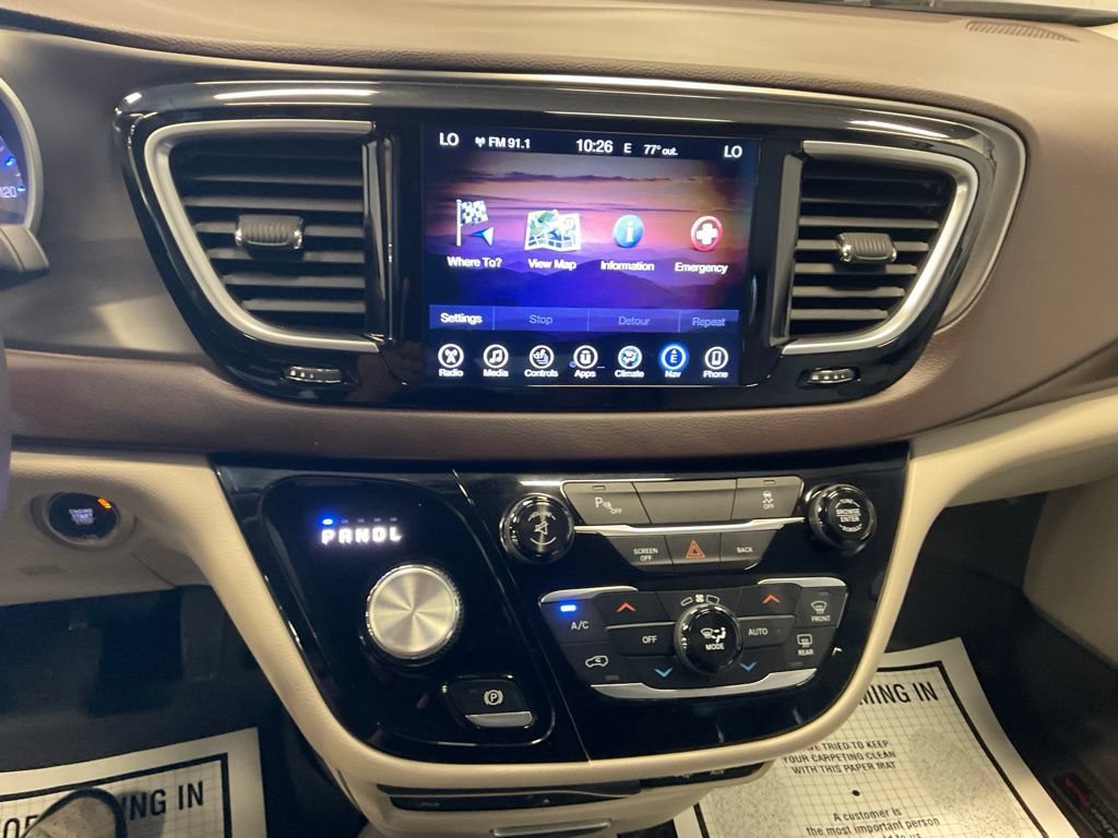 Used 2017 Chrysler Pacifica Touring-L Plus FWD image 13