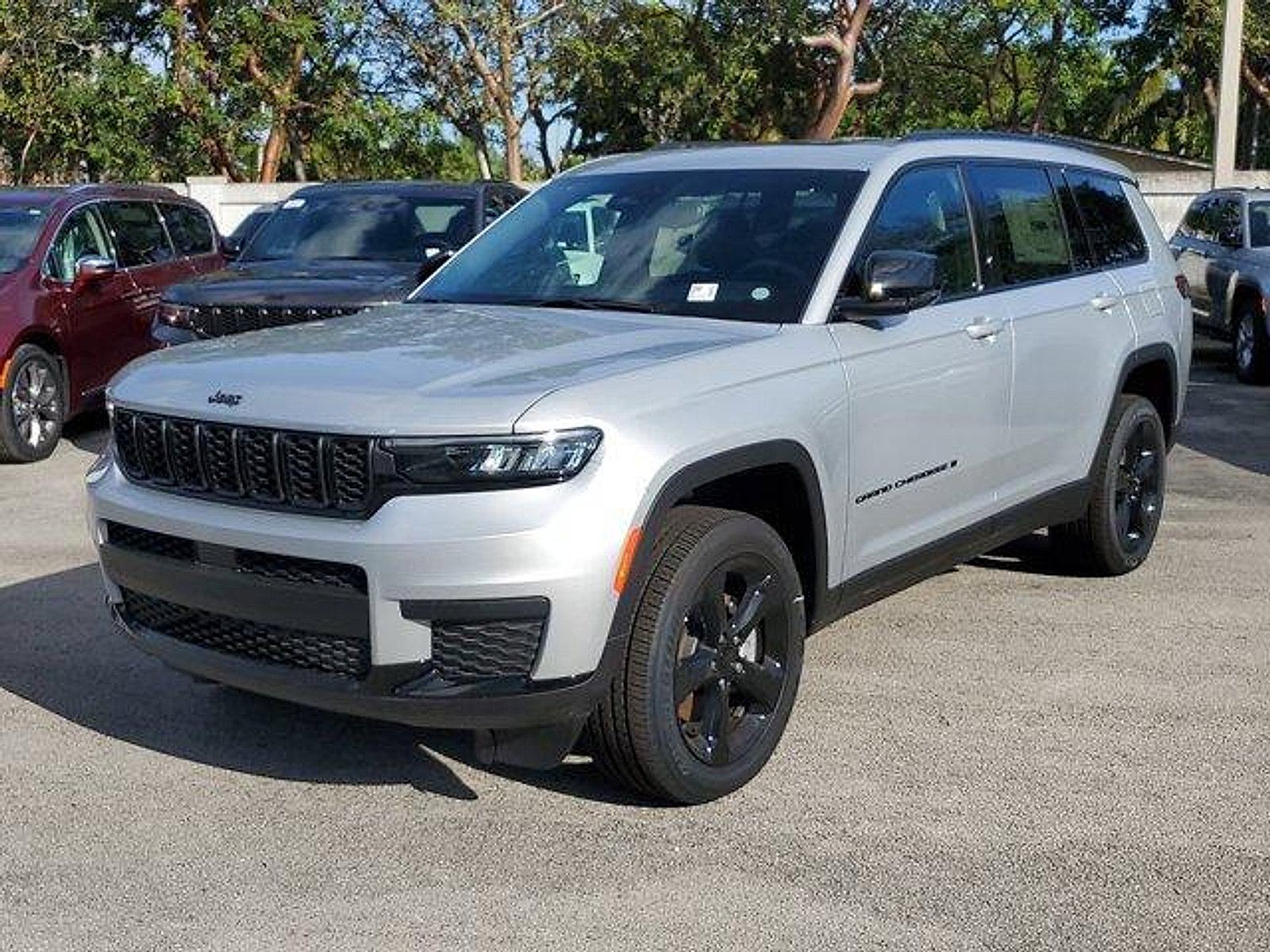 New 2024 Jeep Grand Cherokee L Altitude RWD image 2