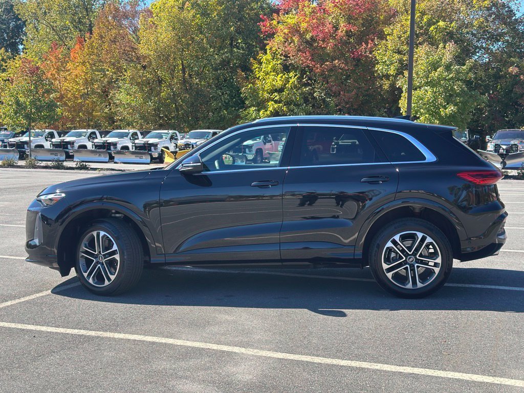 Certified 2025 Audi Q5 Premium w/ Convenience Package AWD/4WD image 3