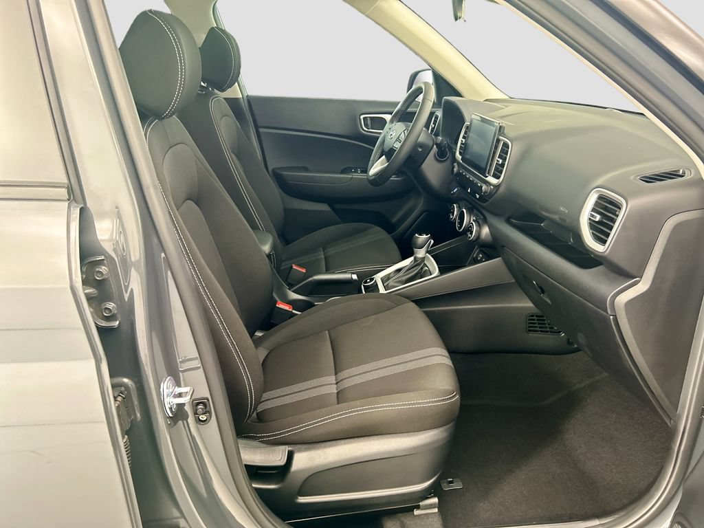 Used 2025 Hyundai Venue SEL FWD image 18
